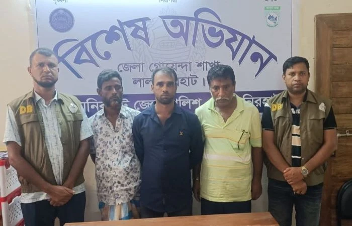 লালমনিরহাটে আন্তঃজেলা প্রতারক চক্রের ৩ সদস্য গ্রেফতার, ট্রাক উদ্ধার
